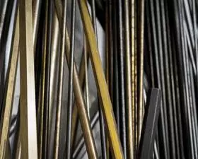 Matériaux_decolletage Nous savons usiner la plupart des matériaux (Bronze, acier, aluminium, inox, différents alliages, plastique...) disposant de diamètres de barres, et type de barres (ronde, hexagonale, 6 pans, tube, profilé spécifique ou standard).