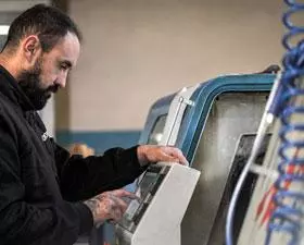 décolletage sur-mesure Dotés d’un parc machines composé d’une flotte de machines anciennes aux plus moderne, nous sommes à même de répondre à une grande diversité de projets et demandes en vous proposant une offre de décolletage sur-mesure.